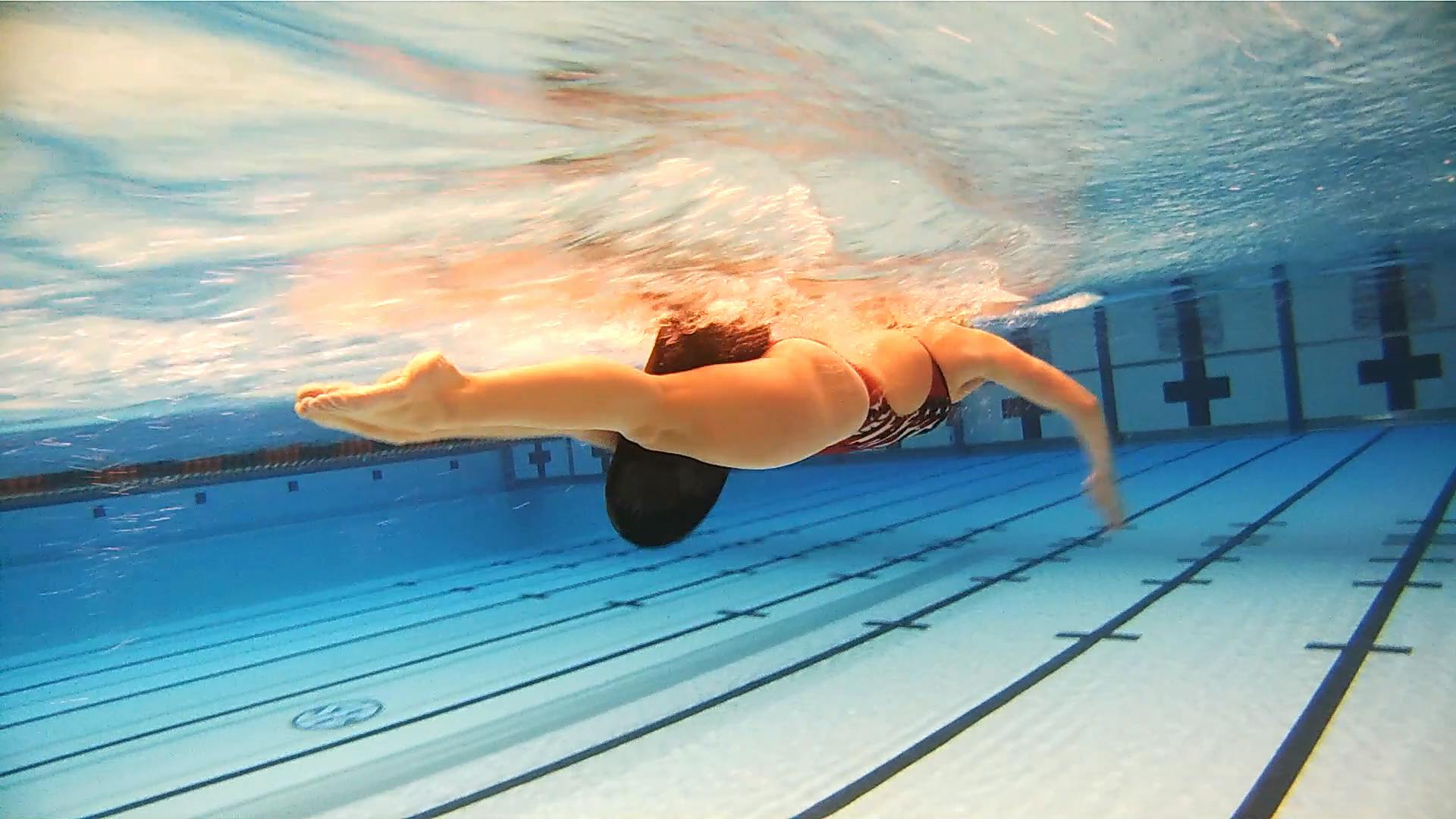 Kickboard Between Legs Freestyle: Chloe Sutton | Fitter and Faster Swim Tour